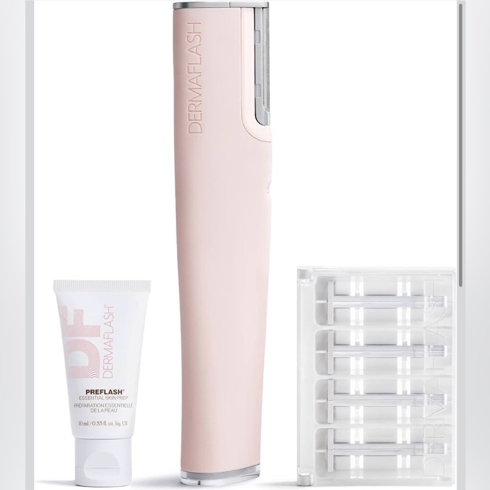 Dermaflash Luxe Sonic Dermaplaning + Peach Fuzz Removal in Blush